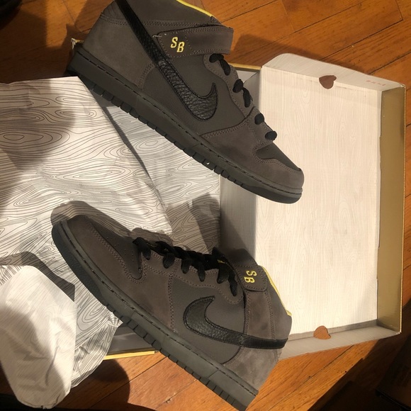 New Nike Premium Dunks - Picture 3 of 7